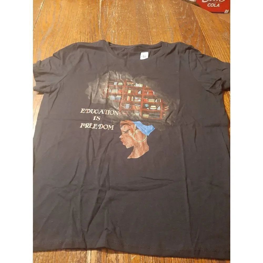 New Large Education is Freedom Short Sleeve Crew Neck Cotton Tee T-Shirt Top NWT